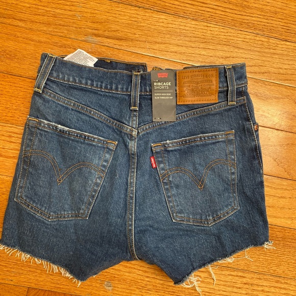 LEVI’s  Ribcage Short- size 27 - Picture 2 of 2